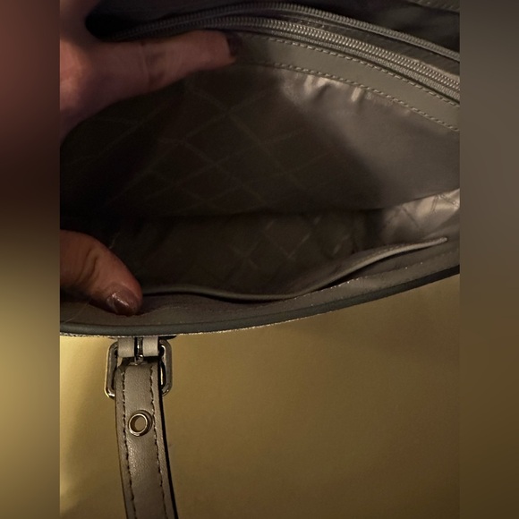 NWOT Michael Kors MICHAELMichael Kors Logo Voyager East West Tote - Picture 5 of 9